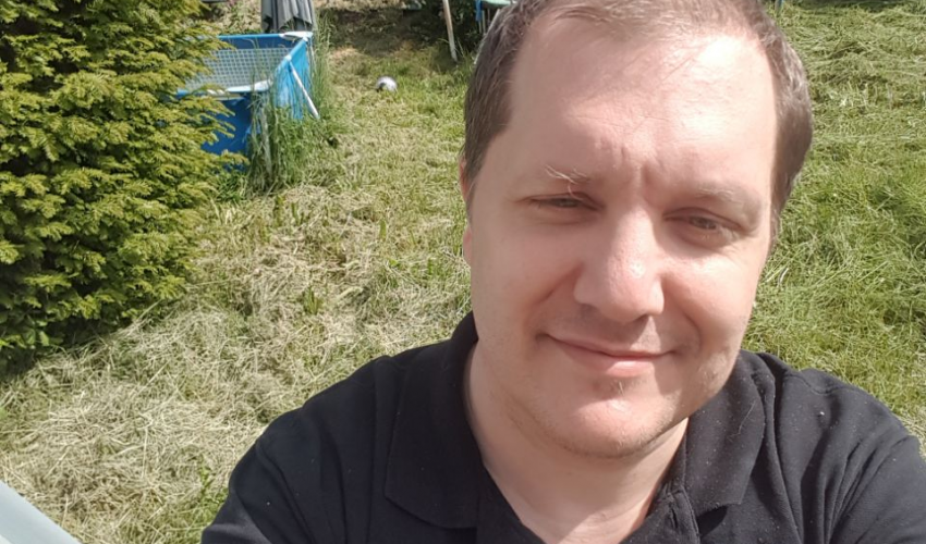 Armin Fischer - Foto im Garten. Hauptstr. 70 96117 Memmelsdorf . Computerservice.arminfischer.com