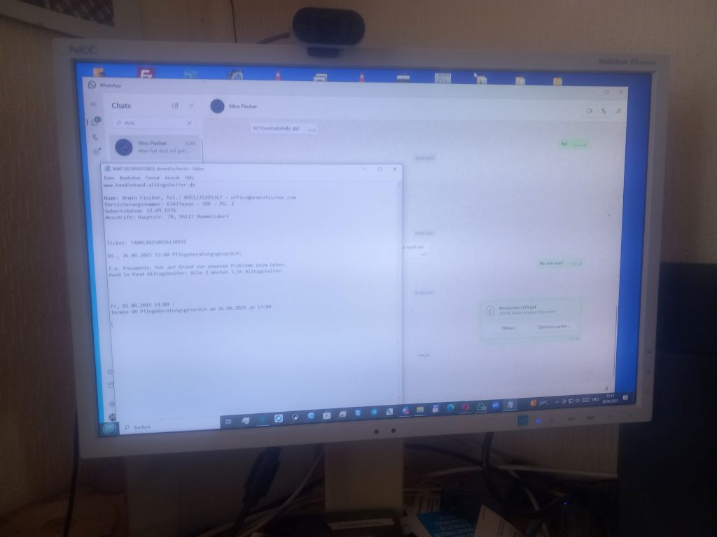 DELL PrecisionTower 3620 . Pflegeberatung mit WhatsApp Video und Texteditorfenster.