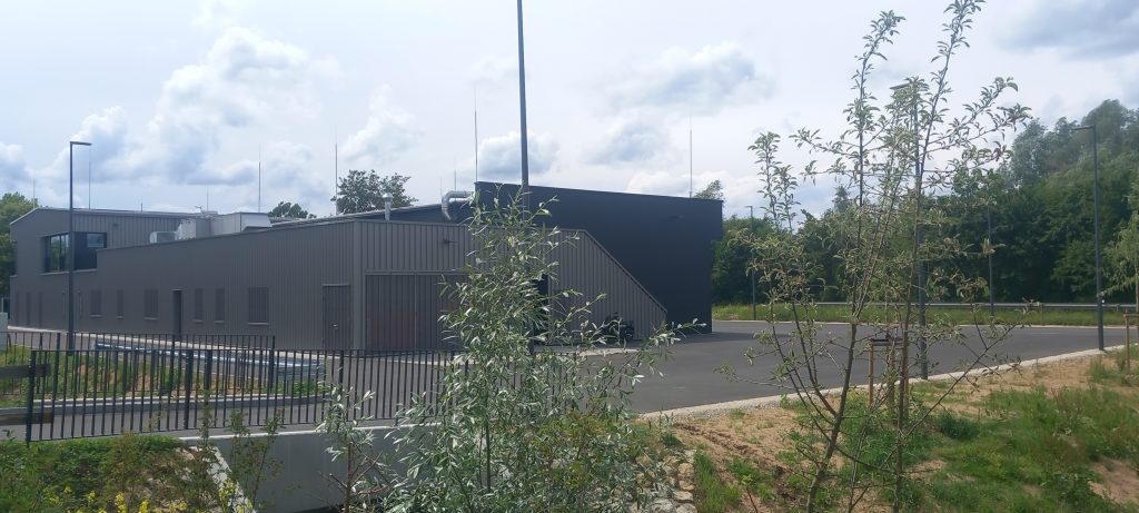 Feuerwehr-Memmelsdorf. neues Feuerwehrhaus von der Rückseite.